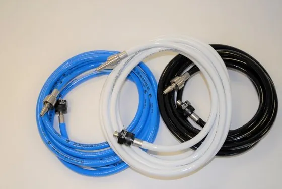 Gas supply hoses with connectors